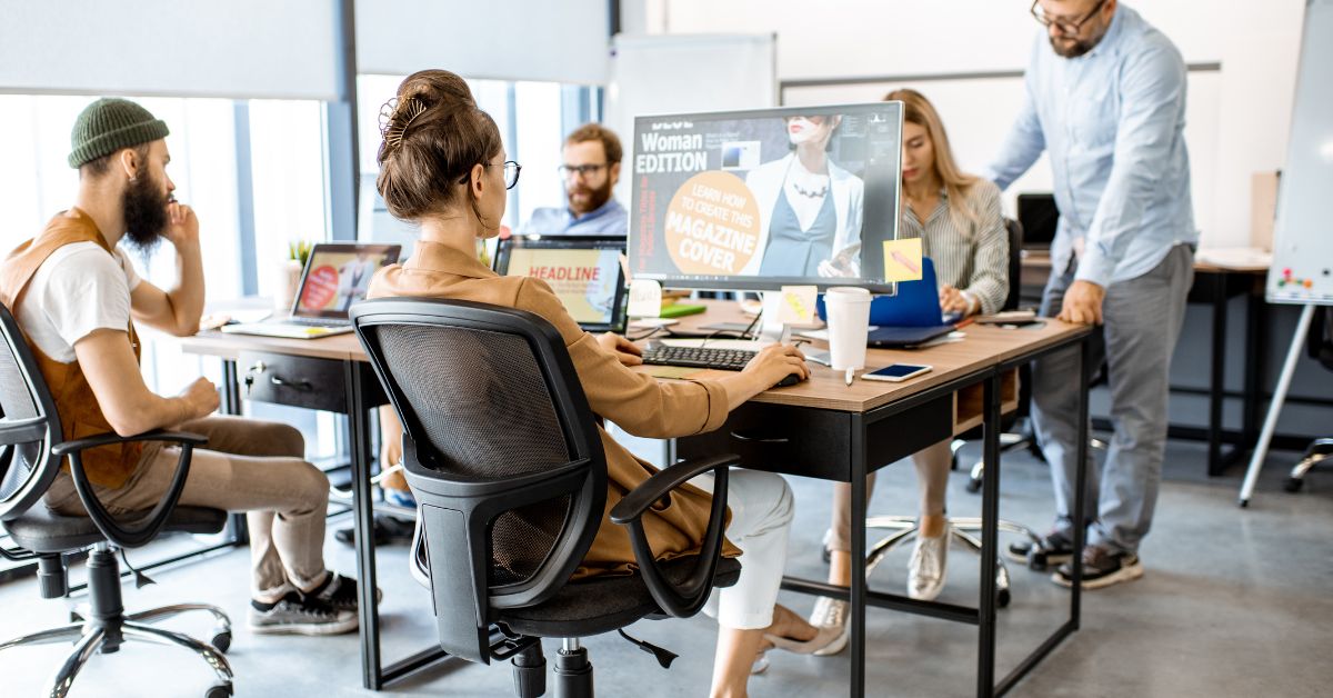 HubSpot dashboard op monitor toont analytics voor digitale marketing